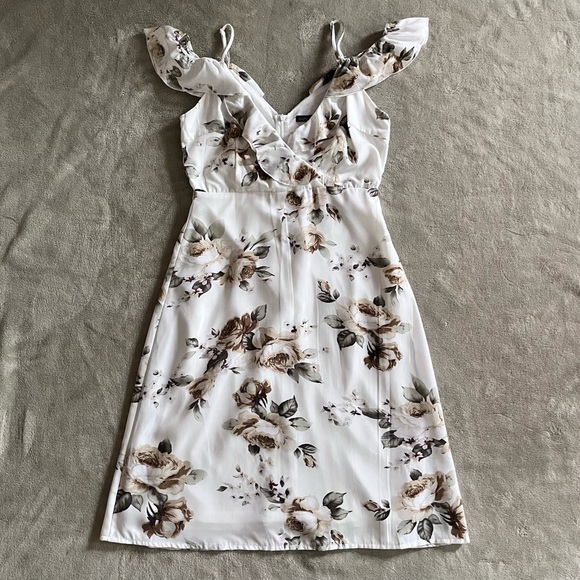 Boohoo Dresses & Skirts - Boohoo Night Juanita cold shoulder floral frill midi skater dress